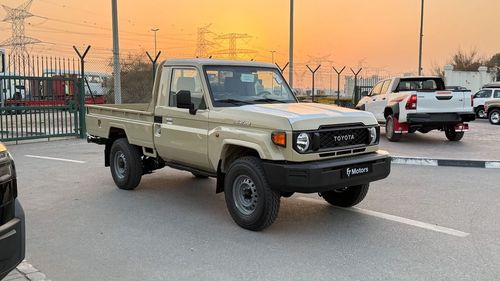تويوتا لاند كروزر بيك آب Std 4.0L Single Cab Utility 4WD