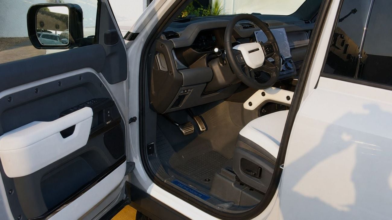 Land Rover Defender 110 OCTA  P635 | Borasco Grey | Light Cloud/Lunar | 635 HP
