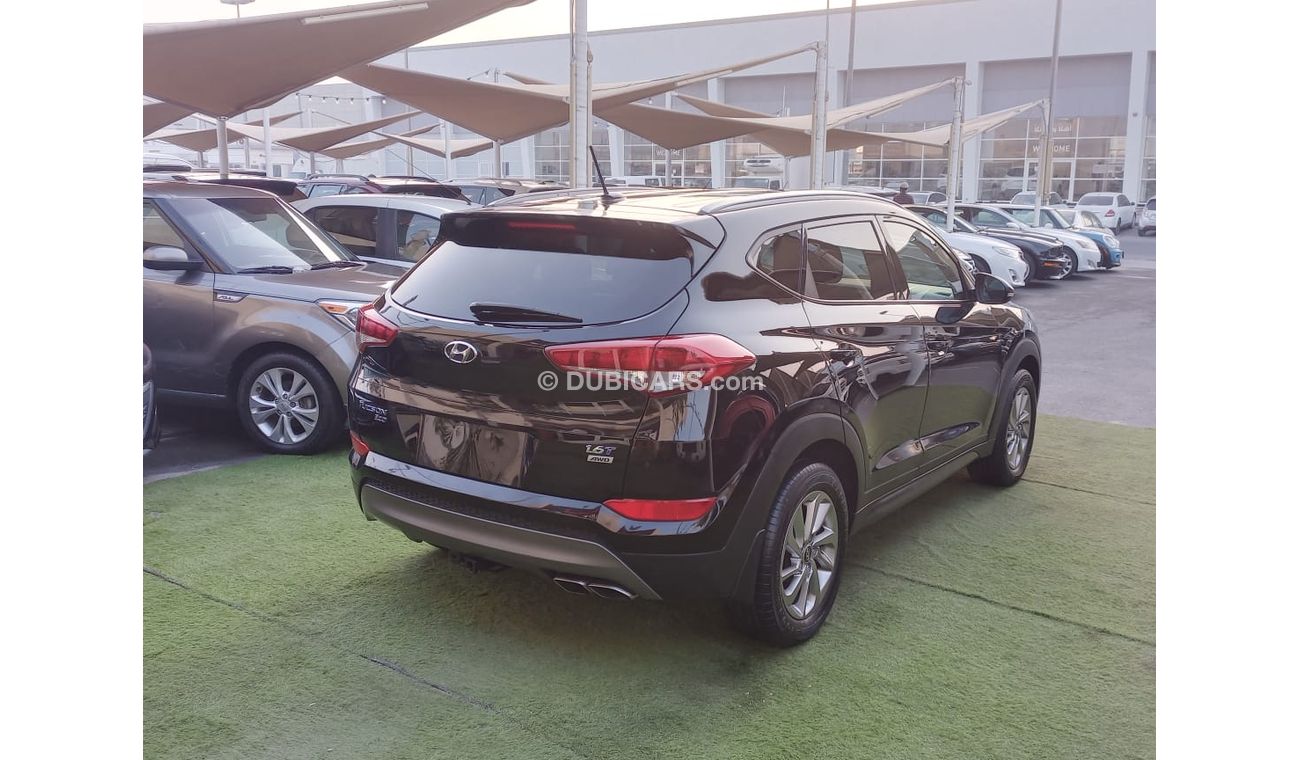 هيونداي توسون 1600 سى سى تربوموديل 2016 بصمة مثبت سرعة تحكم رنجات حساسات بحالة ممتازة