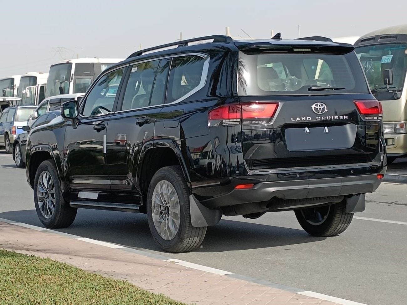 Toyota Land Cruiser VX || 3.3L DIESEL V6 || RADAR / REAR ENTERTAINMENT DVD / LEATER ,SUNROOF (CODE # VX)