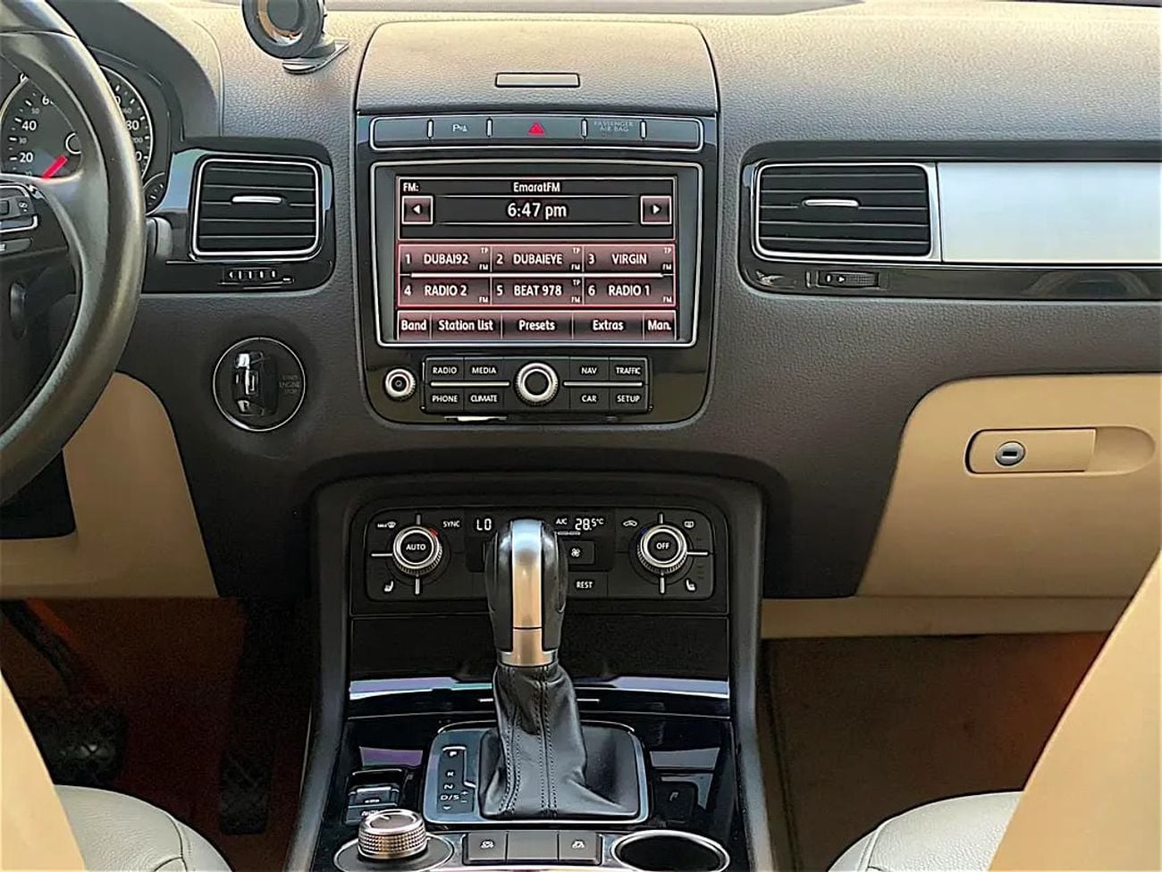 Volkswagen Touareg 1,005 P.M | SEL | GCC Specs | Pristine Condition