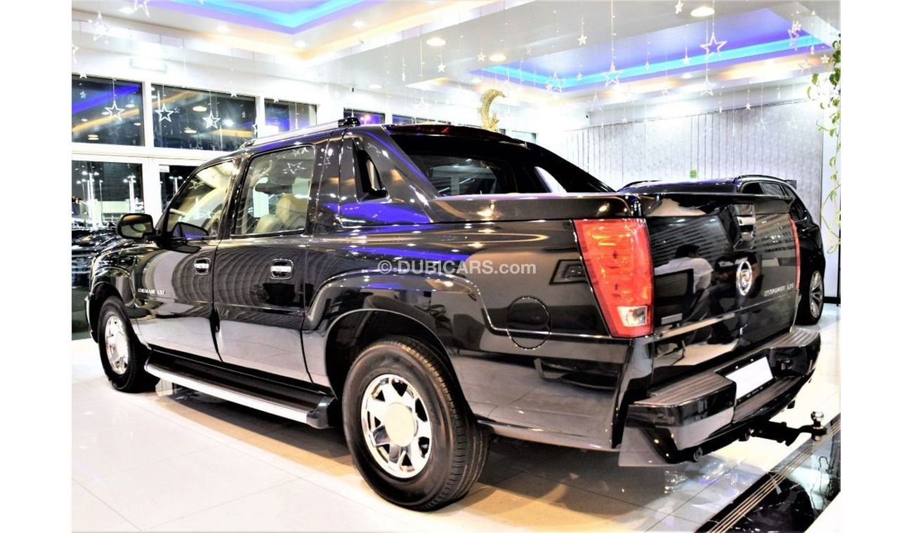 كاديلاك إسكالاد AMAZING Cadillac Escalade EXT 2004 Model! Black Color GCC Specs