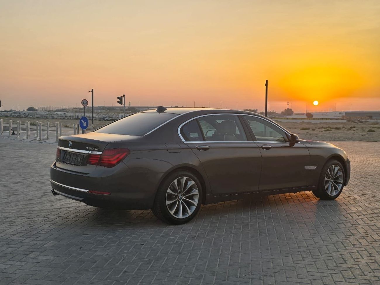 BMW 730Li MODEL 2015 GCC CAR PERFECT CONDITION INSIDE AND OUTSIDE FULL OPTION SUN ROOF LEATHER SEATS