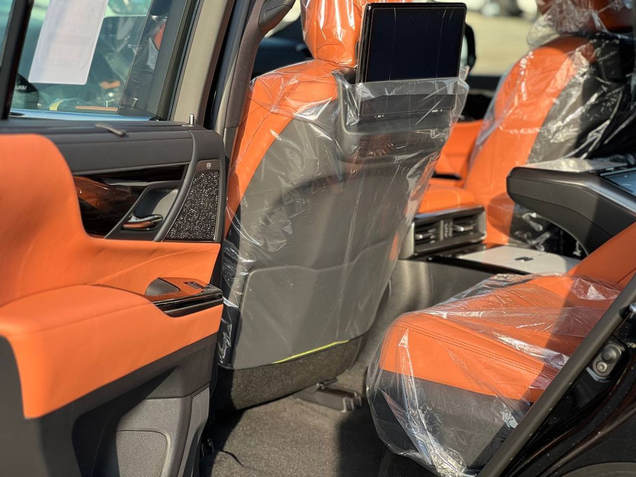 Lexus LX 700h VIP 3.5L HEV A/T // 2026 // FULL OPTION WITH VIP&COOLING&HEATED SEATS , MARK LEVINSON SOUND SYSTEM /