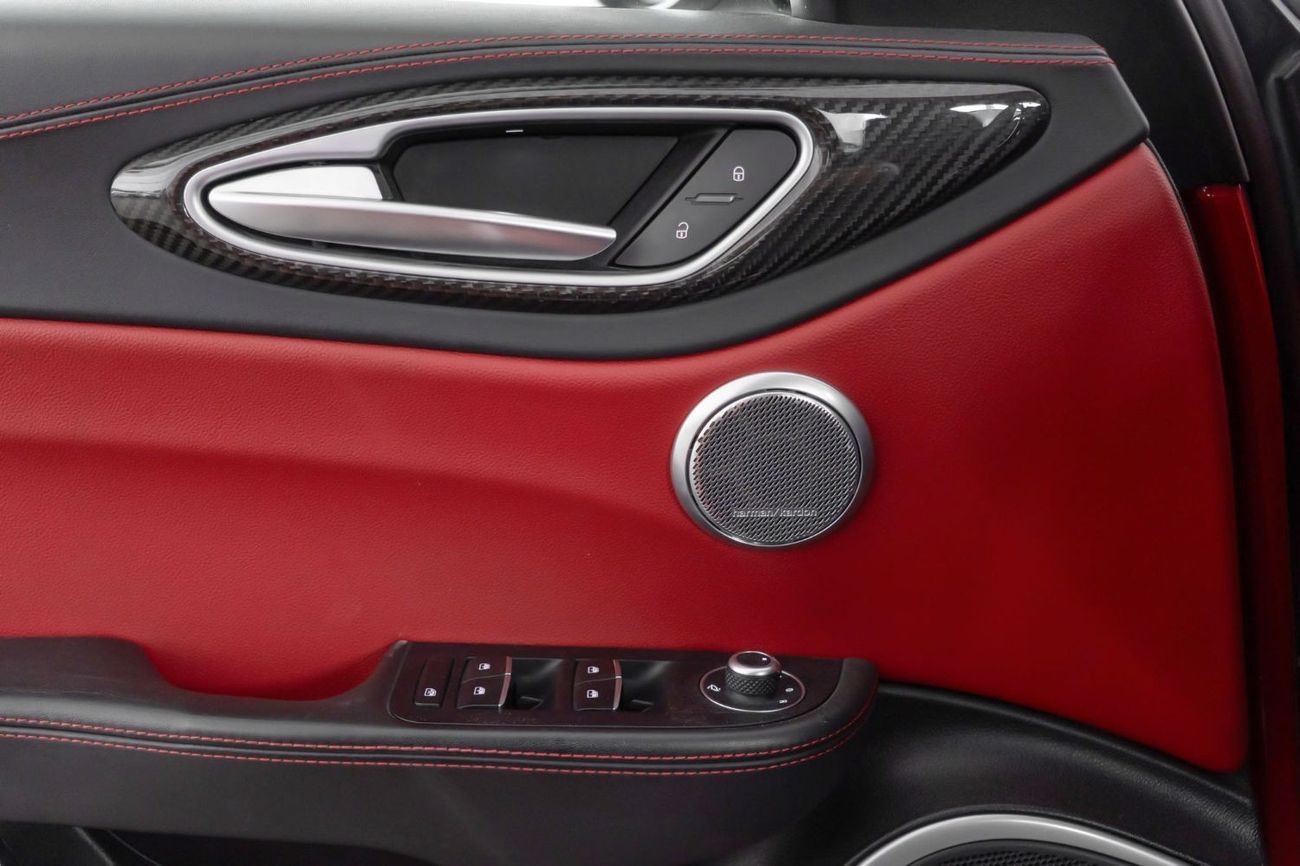 ألفا روميو جوليا Quadrifoglio 2.9L (505 HP)