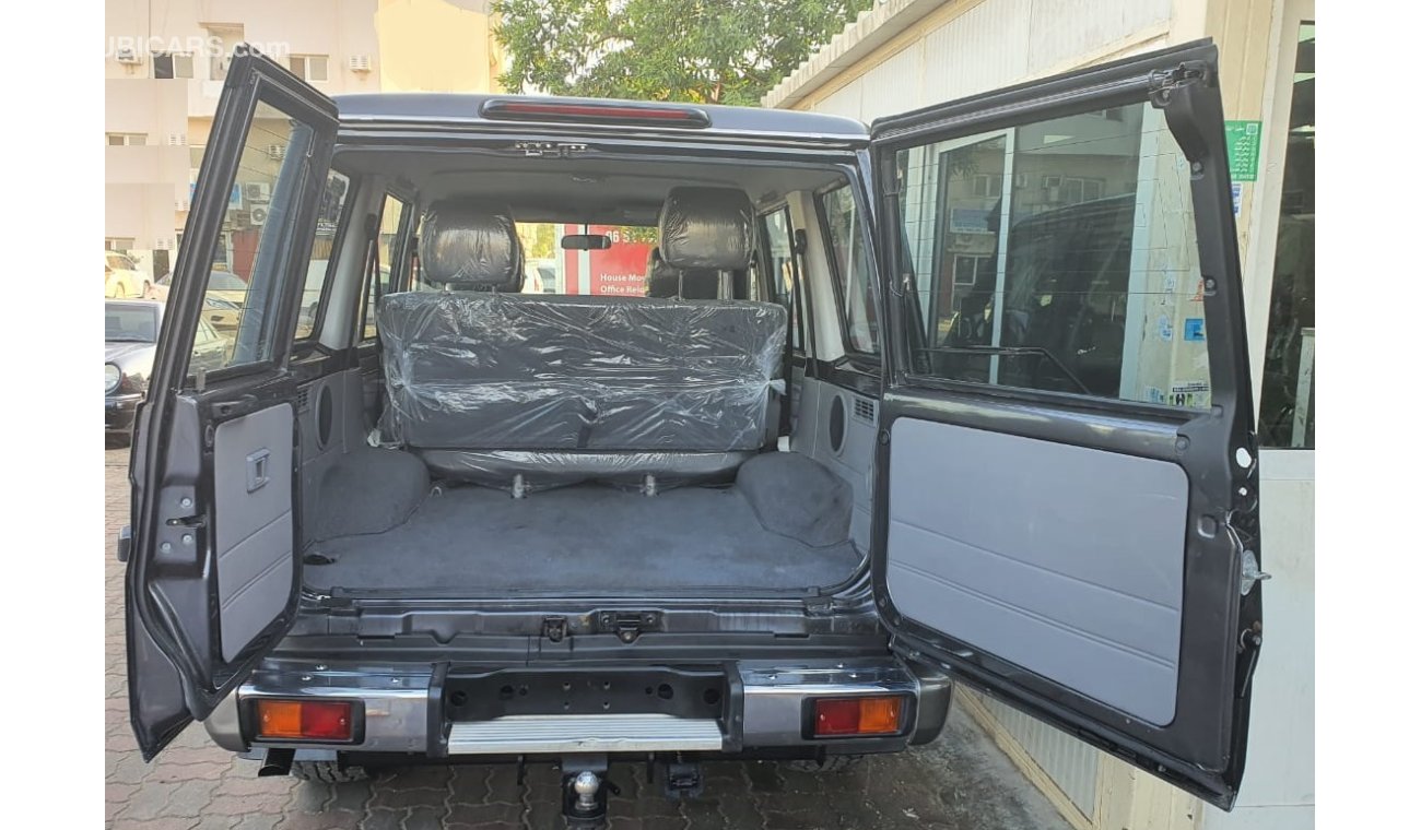 Toyota Land Cruiser Hard Top Hard Top diesel 4461 mL diff lock right hand drive ready for export