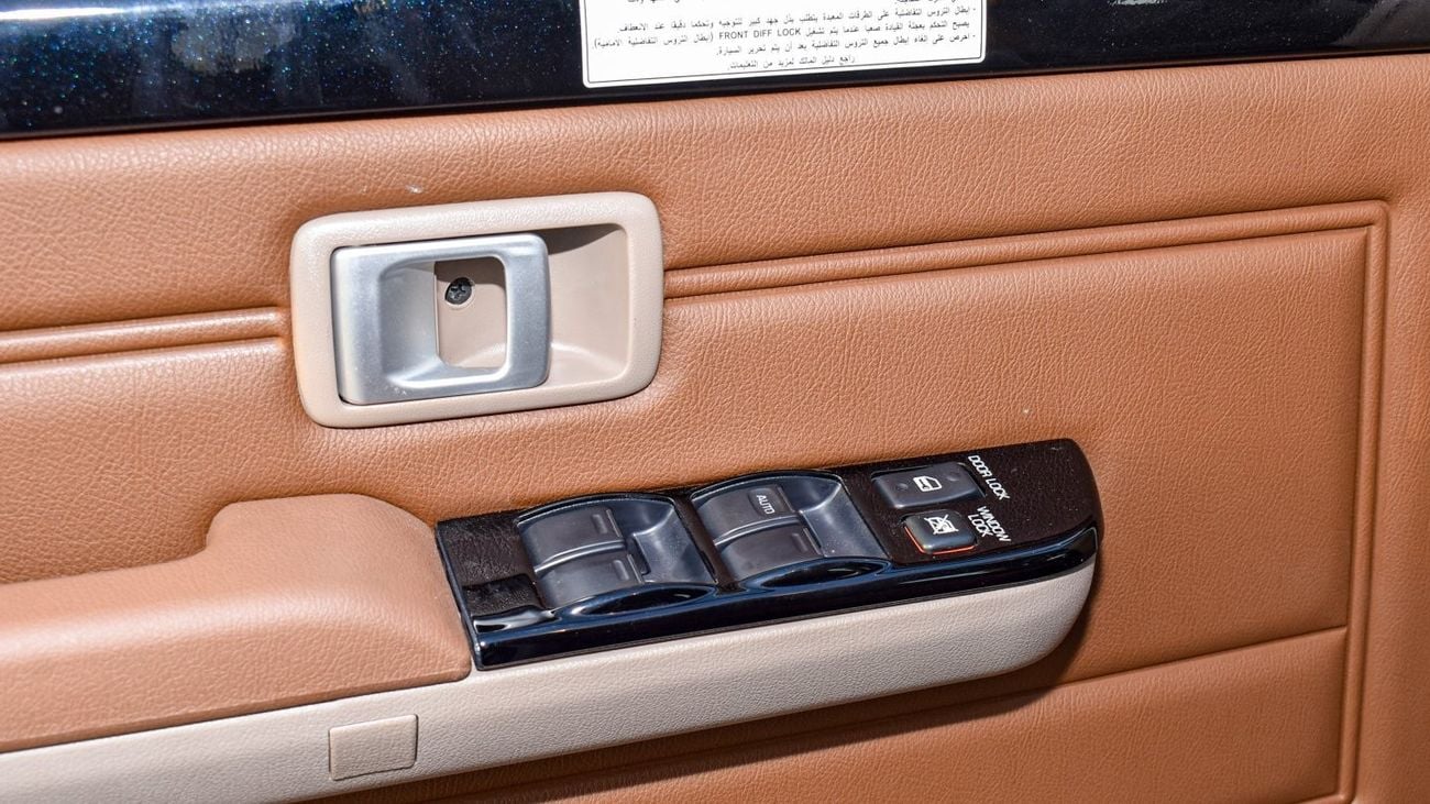 Toyota Land Cruiser 70 4.0L V6 A/T