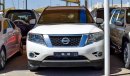 Nissan Pathfinder SV 4WD