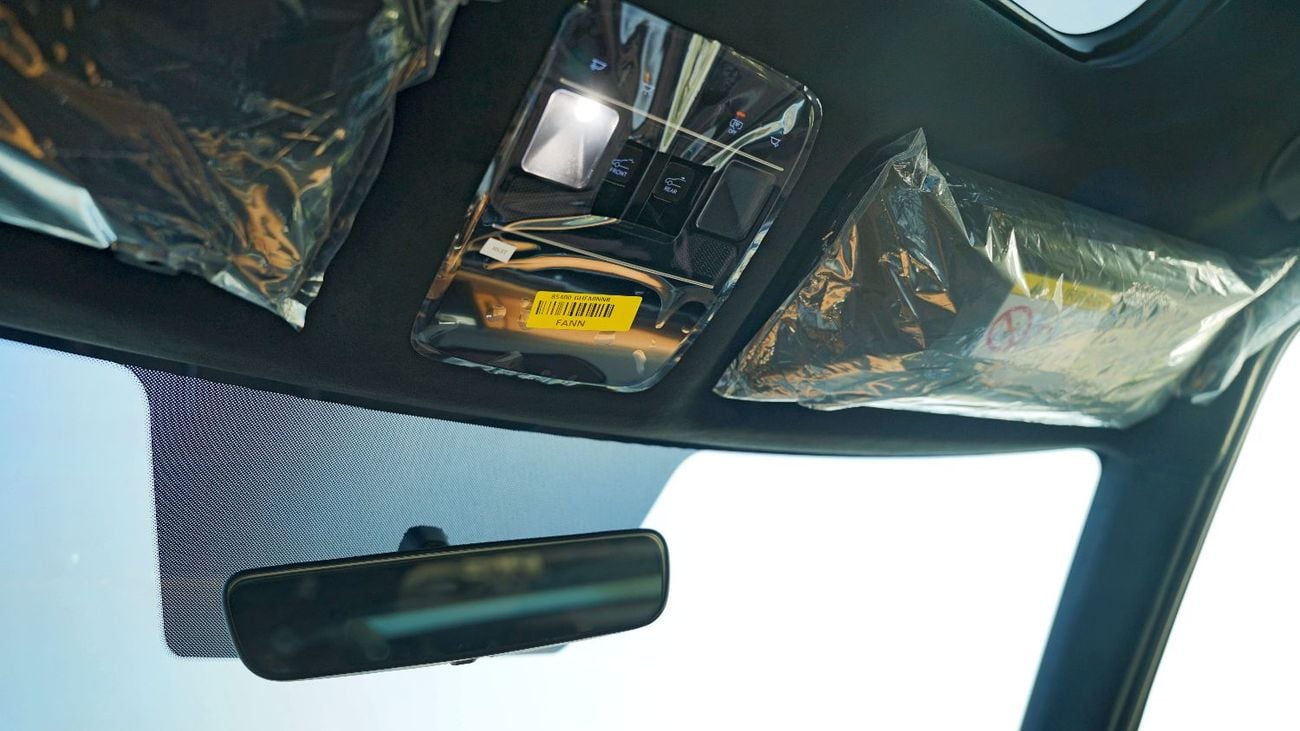 هيونداي سانتا في 2.0T - 5 Seater SUV - 2 Sunroof - Power Seats - 12.3" Screen - 20'' Alloy Wheels