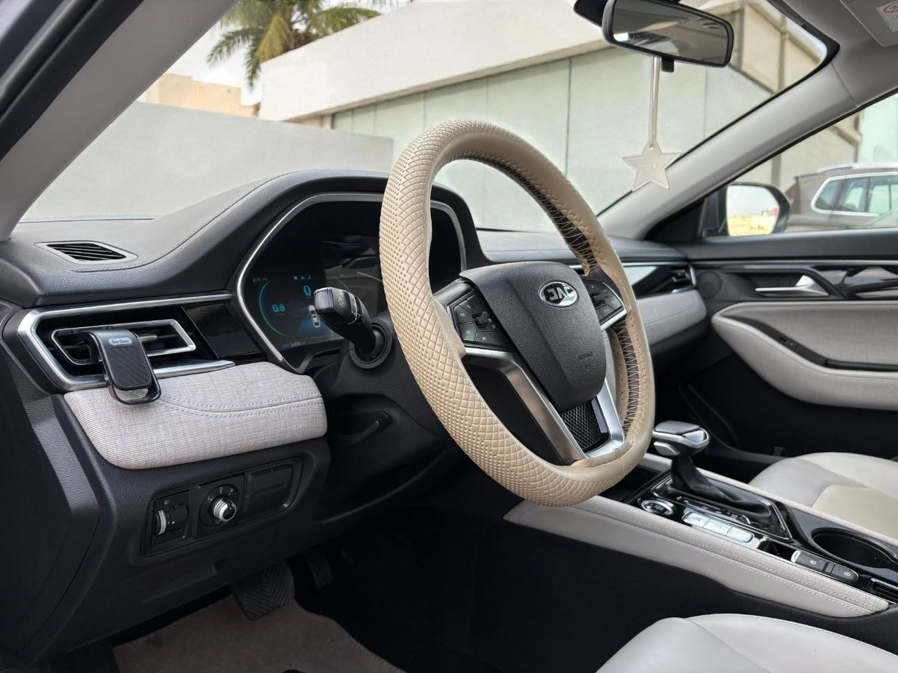 جاك J7 J7 1.5L A/T | 2022 | GCC SPECS | AED 560 per month