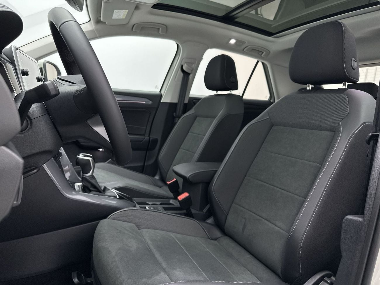 فولكس واجن T ROC STYLE T-Roc Style with Sunroof 1.4L |  Premium Interior | VW Certified | GCC Specs