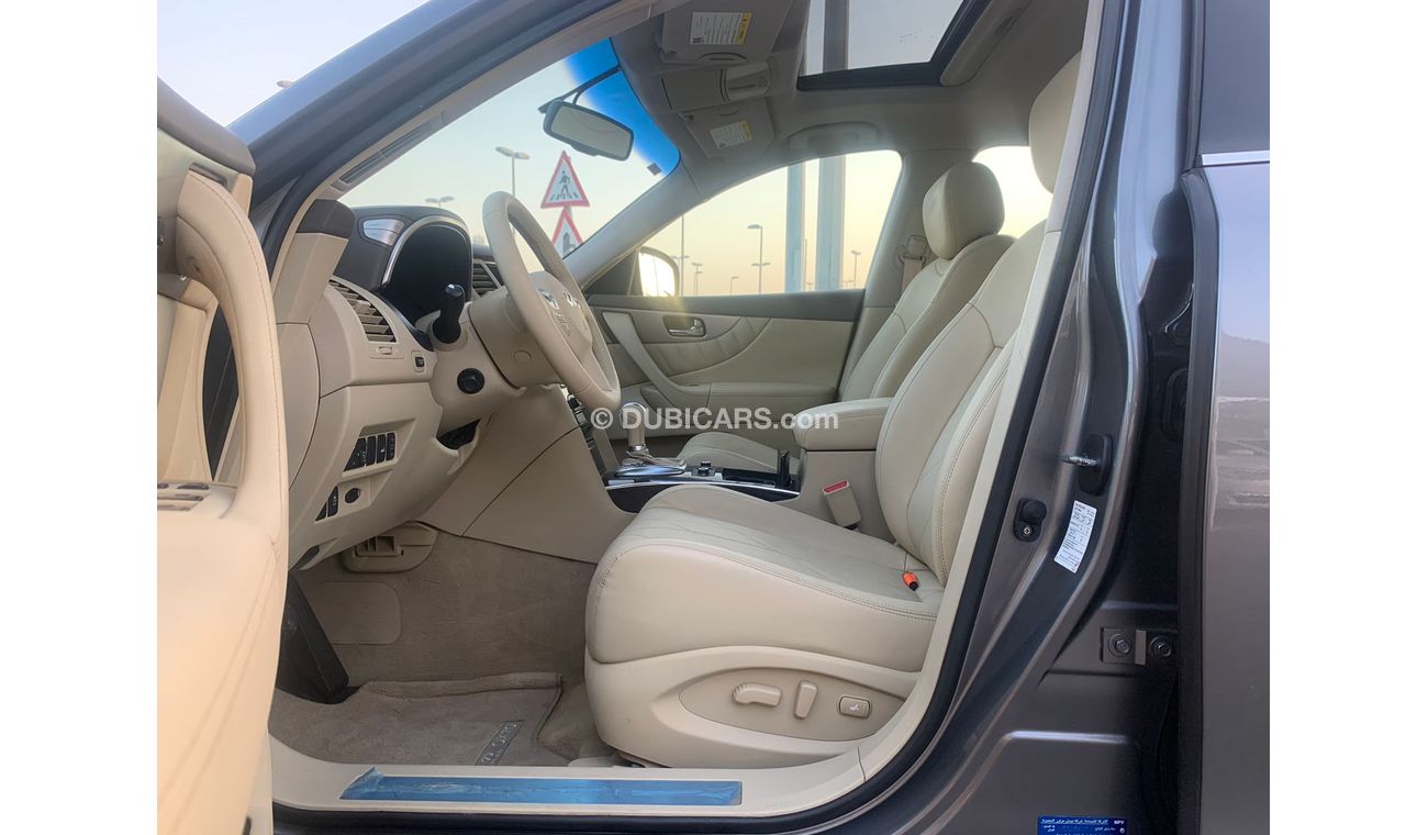 Infiniti QX70 Infiniti QX70_Gcc_2019_Excellent_Condition _Full option