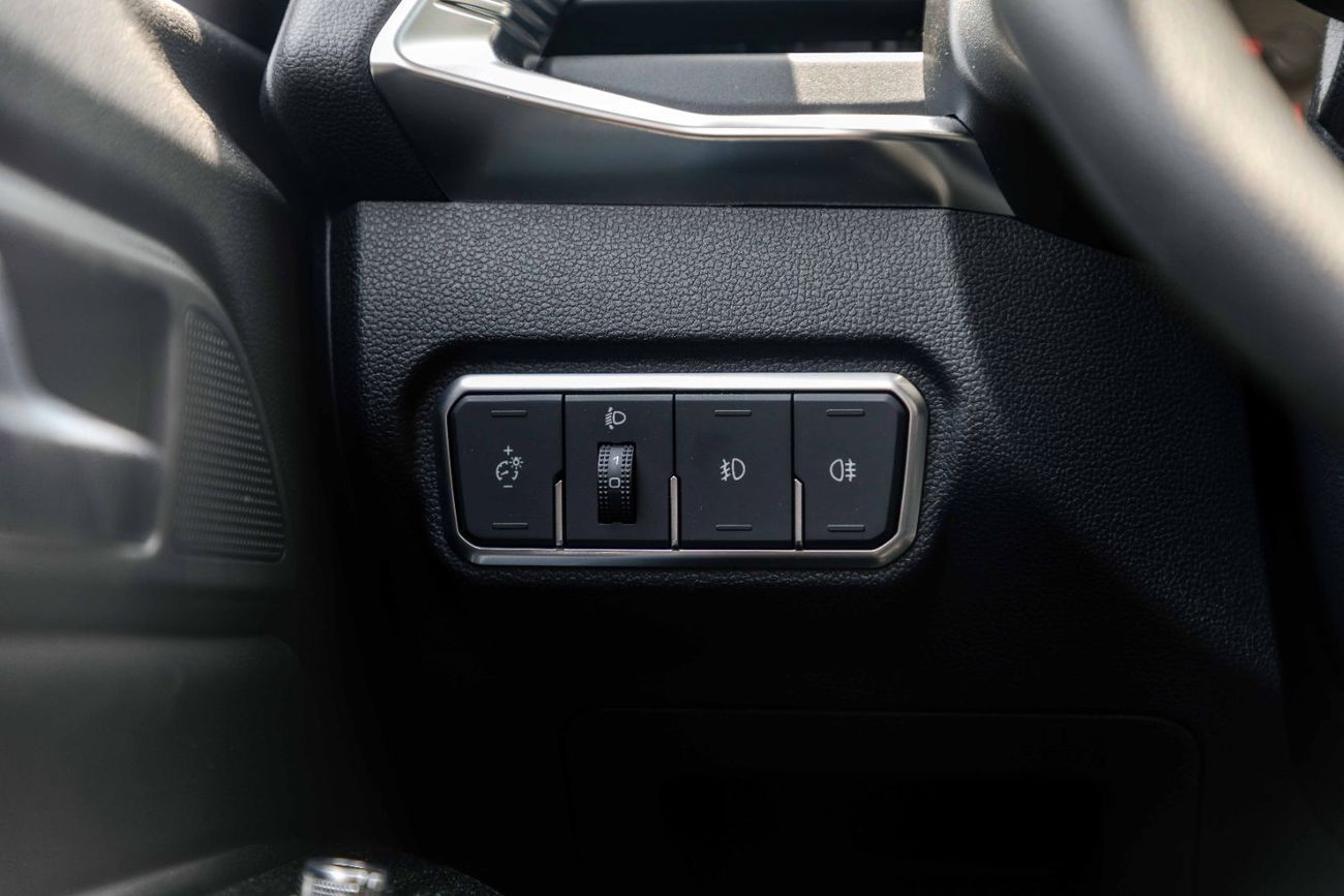 جريت وول وينغل 2026 Greatwall Wingle 7 4X2 Standard 2.0L - Manual - Titanium White Inside Black | Export Price