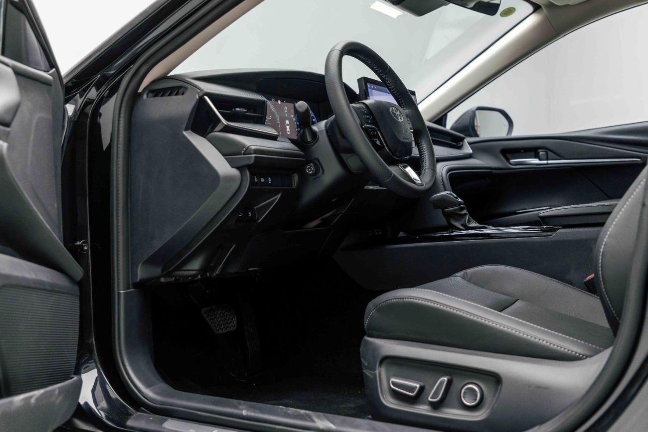 تويوتا كامري Premium 2.5L - Hybrid - Black Inside Black | Export Only