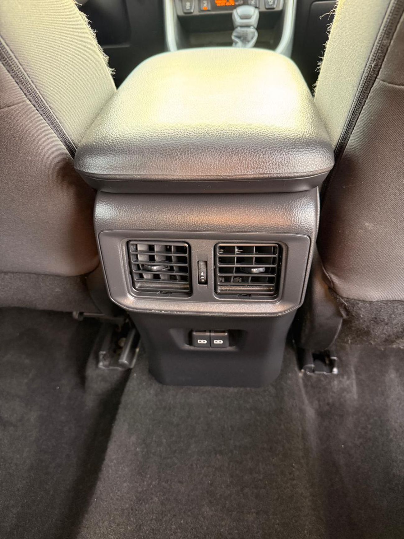 Toyota RAV4 XLE 2.5L AWD Full option 2023