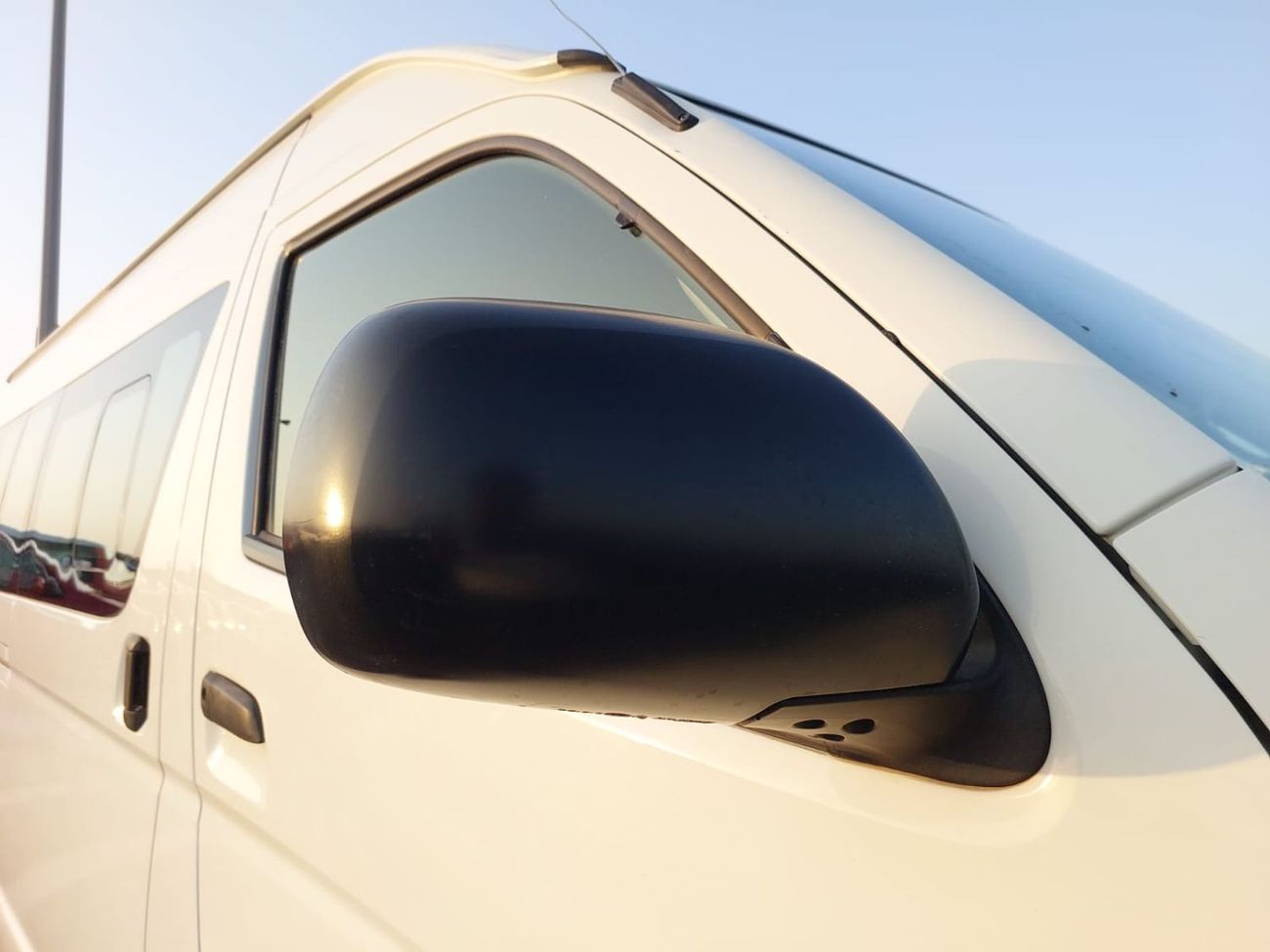 Toyota Hiace TOYOTA HIACE COMMUTER VAN RHD 2016 MODEL 3.0 L DIESEL MANUAL(PM18802)