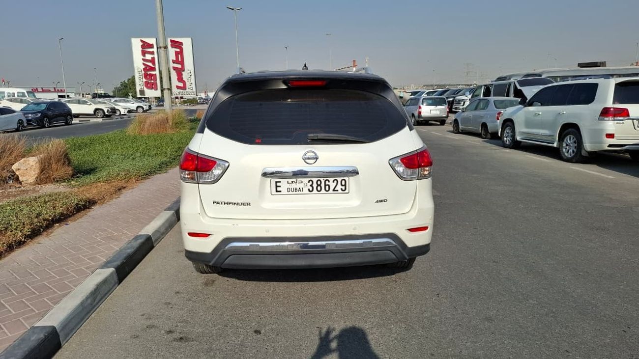 Nissan Pathfinder SE Mid 3.5L