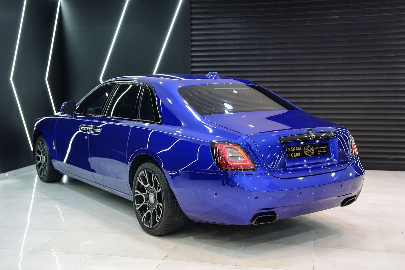 رولز رويس جوست Black Badge, Two-Tone Interior, Rear Entertainment, Dealer Warranty + Service