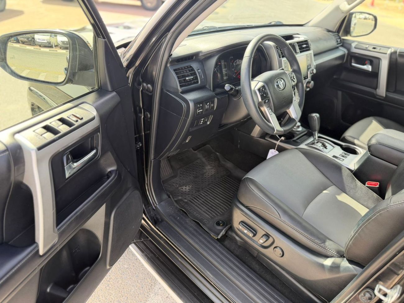 Toyota 4Runner  2022 Toyota 4Runner Full Option+ 4.0L V6 - AWD 4x4 With Radar & Push Start - Sunroof