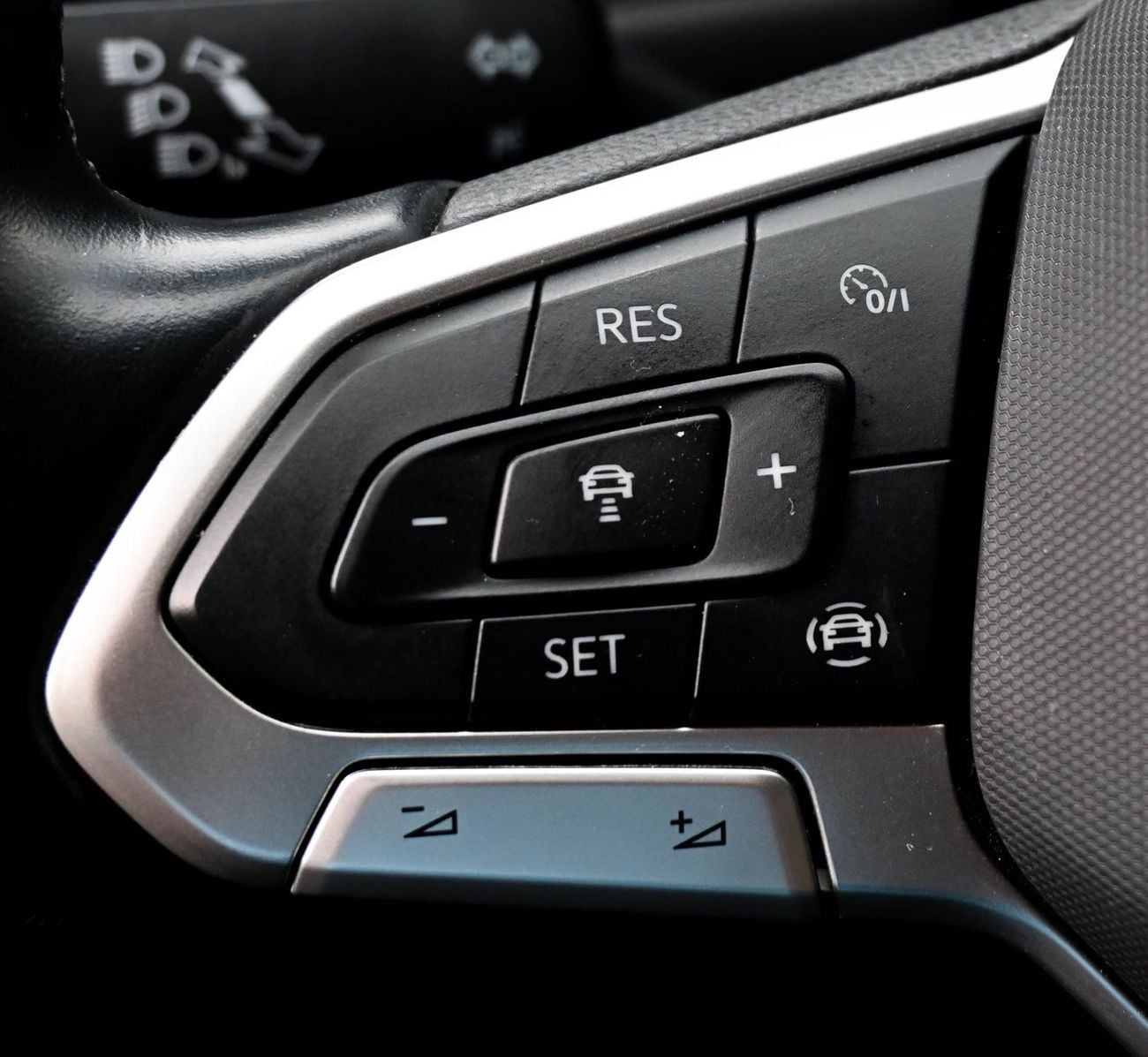 Volkswagen T ROC Life 1.4L VOLKSWAGEN T ROC 2023 1.4L GCC   accident-free Excellent Condition 1019 AED Monthly