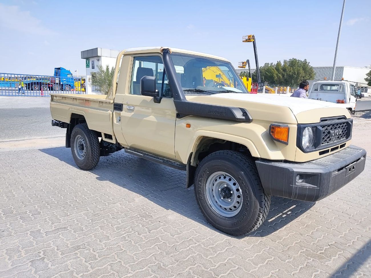 تويوتا لاند كروزر بيك آب SC 4.0L PETROL AUTOMATIC TRANSMISSION ( ONLY FOR RE-EXPORT )