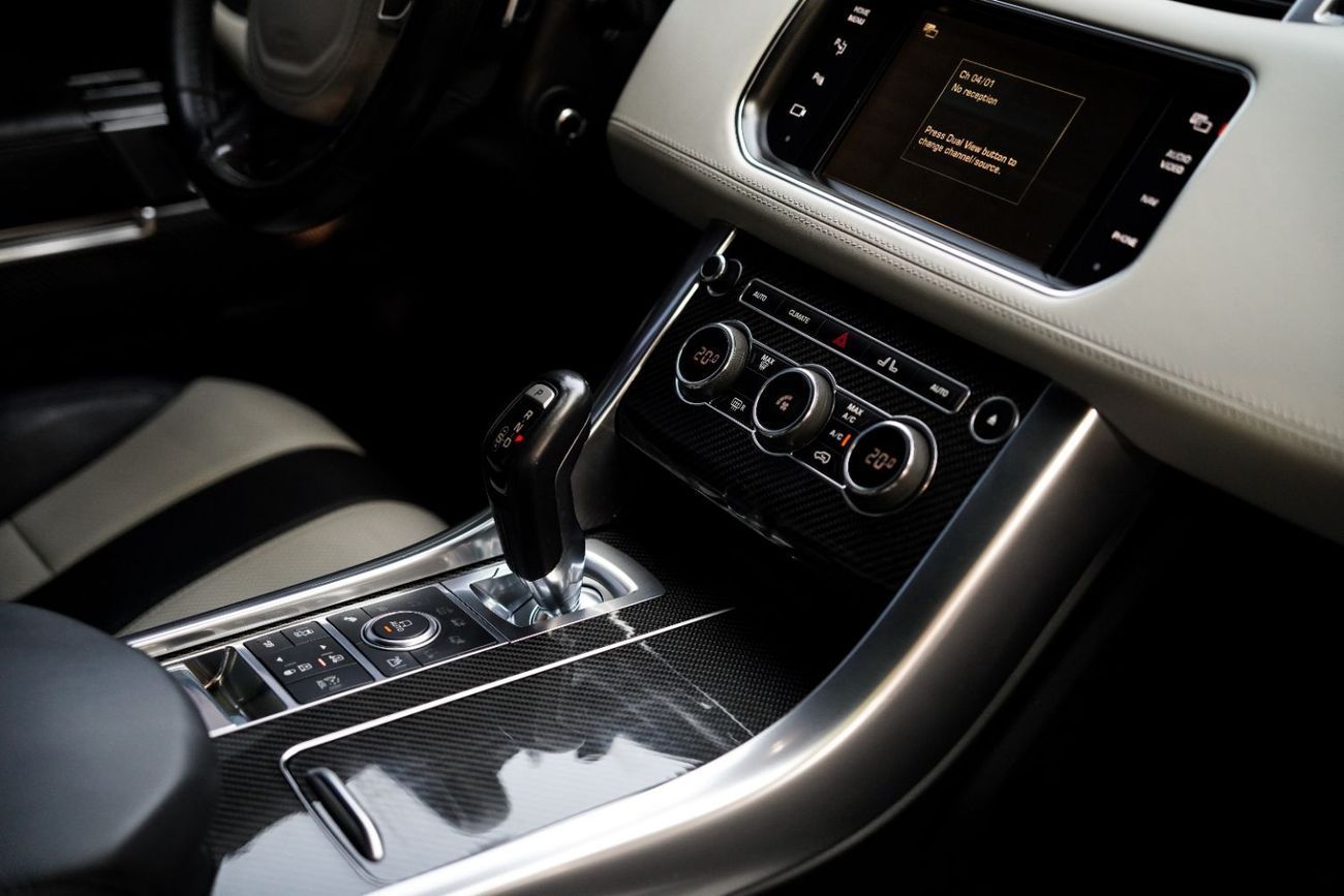 Land Rover Range Rover Sport SVR 5.0L (575 HP) AWD