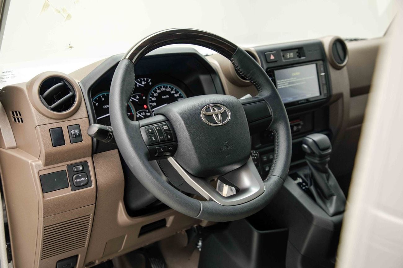 تويوتا لاند كروزر بيك آب LC79 4.0L - White Inside Beige | Export Only