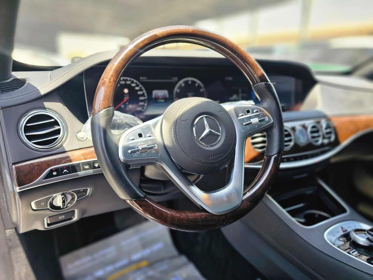 Mercedes-Benz S 560 Std 4.0L (463 HP)