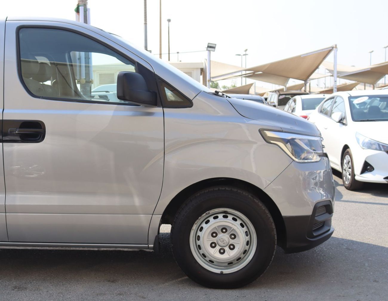 هيونداي H-1 هيونداى H-1موديل 2020 خليجى بدون حوادث  ممشى 123000 كم بمحرك 2.4Lعدد 12 مقعد بحاله ممتازه