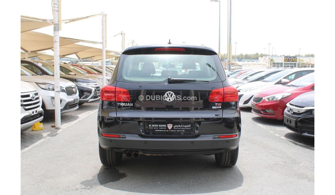 فولكس واجن تيجوان SE خالية من الحوادث - خليجي - مكينة 1400 سي سي - تيربو - السيارة بحالة ممتازة من الداخل والخارج