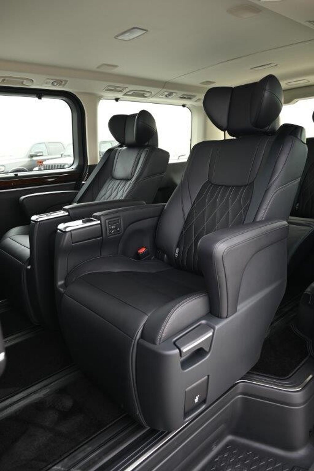 Toyota Granvia Premium V6 3.5L 6 Seater Automatic -Euro 4