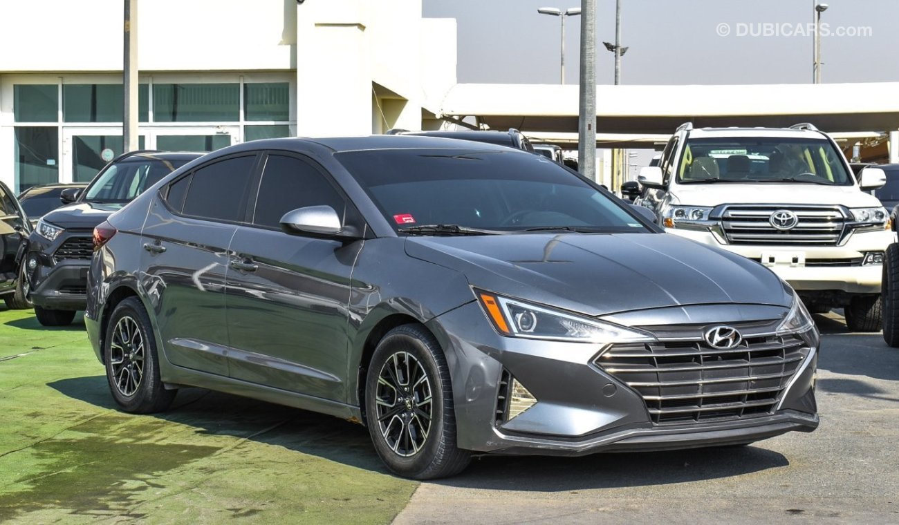 Used Hyundai Elantra SE 2019 for sale in Sharjah - 706509