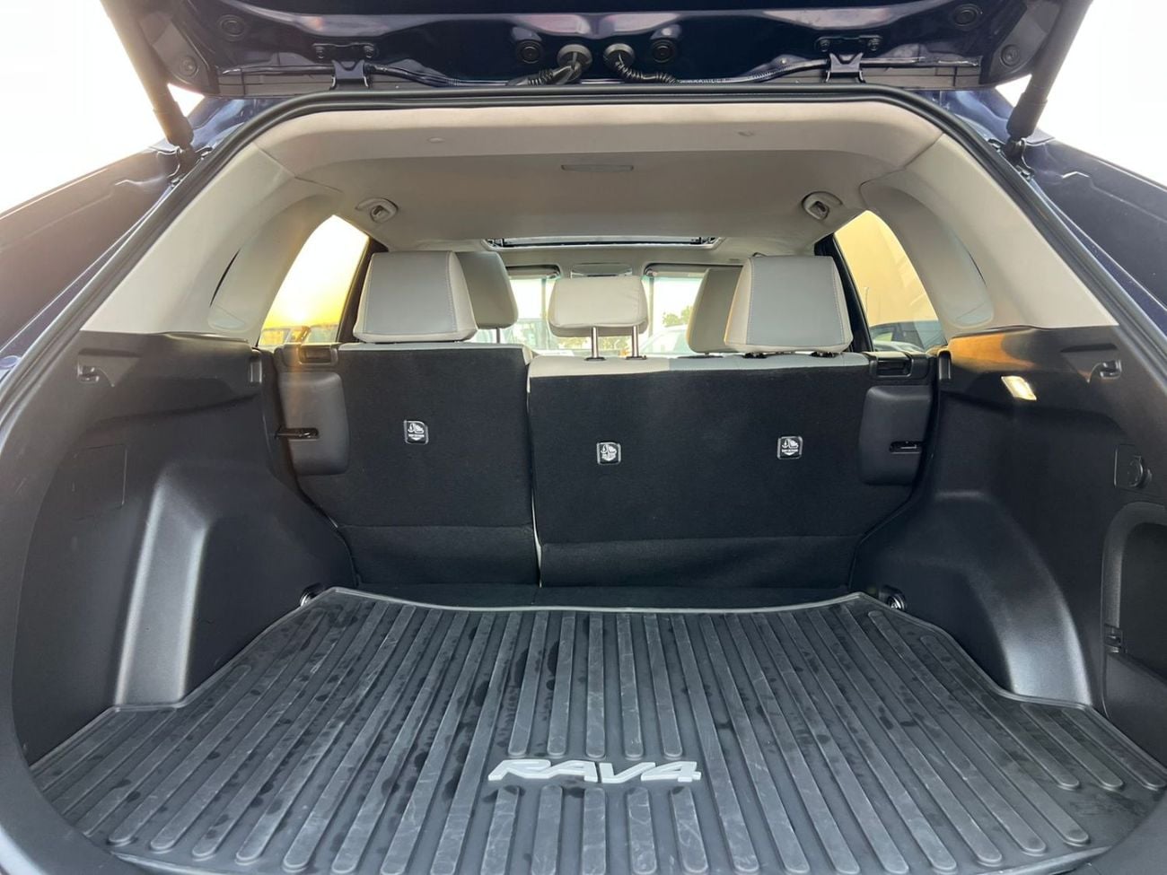 Toyota RAV4 2025 Toyota Rav4 Hybrid HEV XLE Premium Full Option 2.5L V4 - Push Start With Radar - AWD 4x4 - Trun