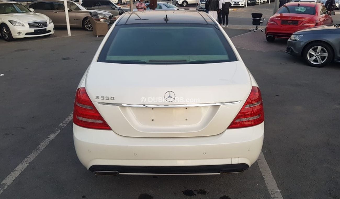 مرسيدس بنز S 350 موديل 2011 حاله ممتازه من الداخل والخارج فل مواصفات كراسي جلد ومثبت سرعه وتكييف خلفي ونظام صوت ممتاز
