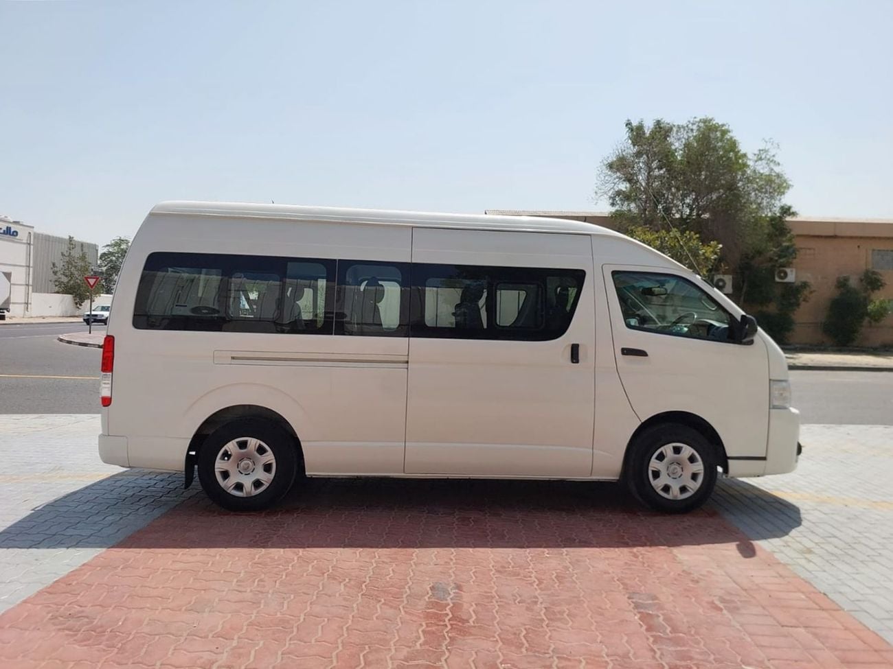Toyota Hiace TOYOTA HIACE COMMUTER VAN RHD 2018 MODEL 3.0 L DIESEL AUTOMATIC(PM21278)