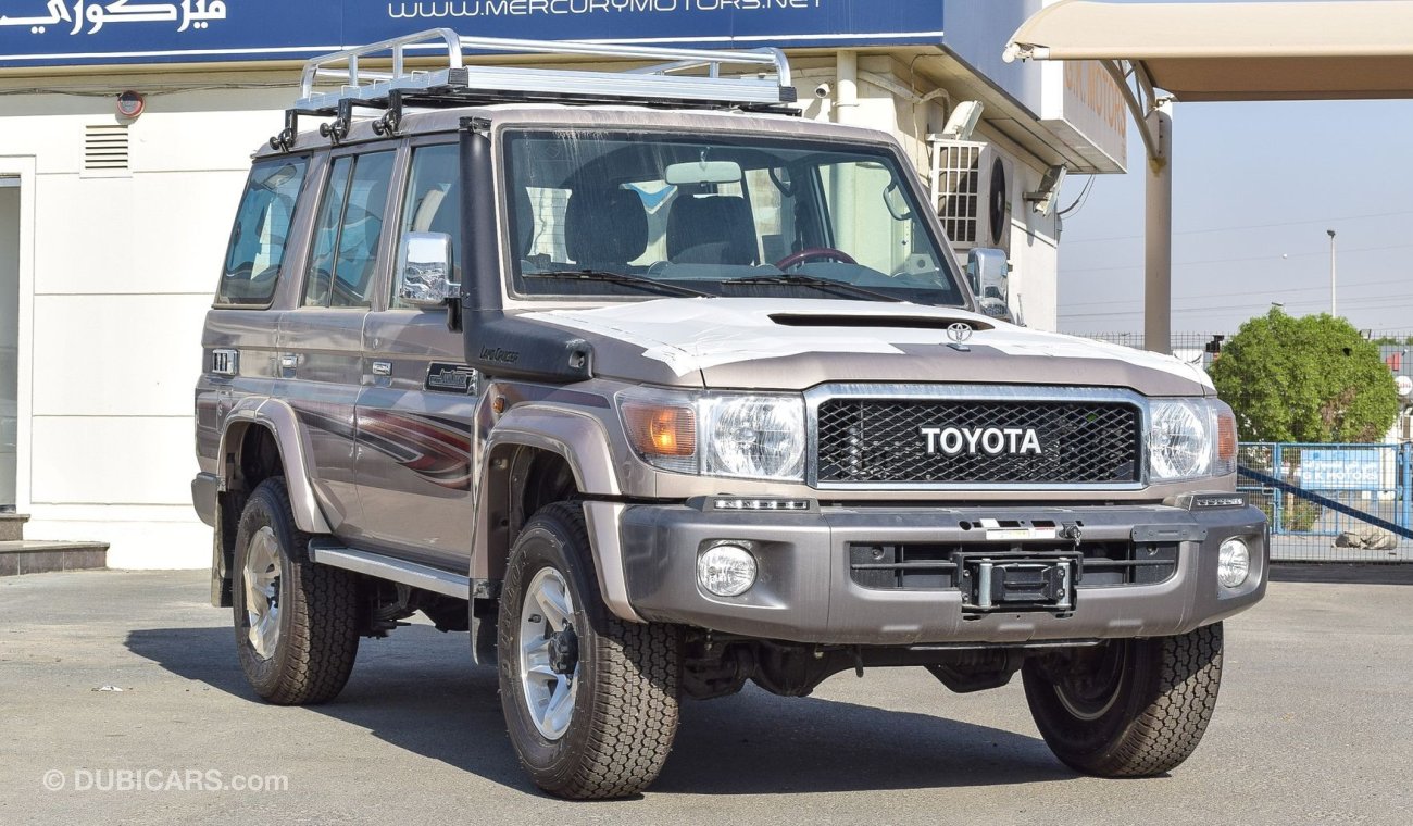 Mitsubishi Canter Van LX V8 4.5L