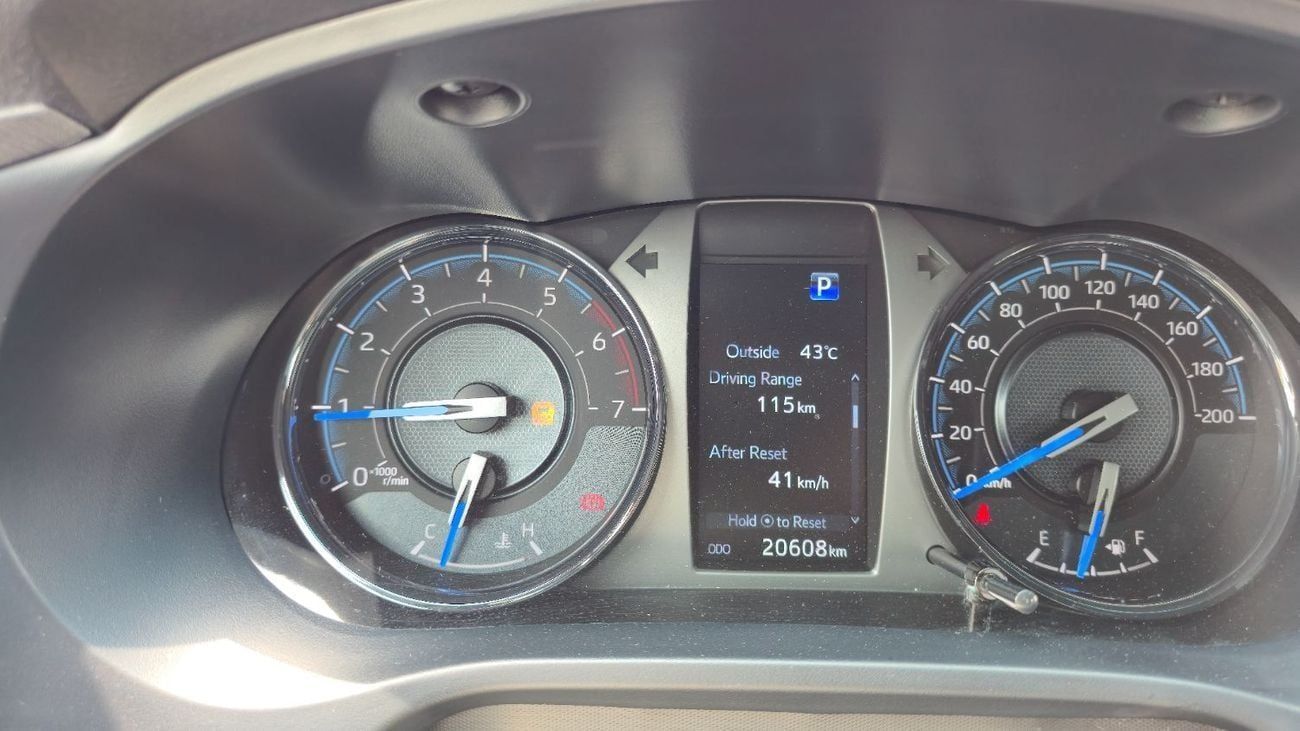 Toyota Hilux Adventure 4.0L AT Model Year 2024 Color White