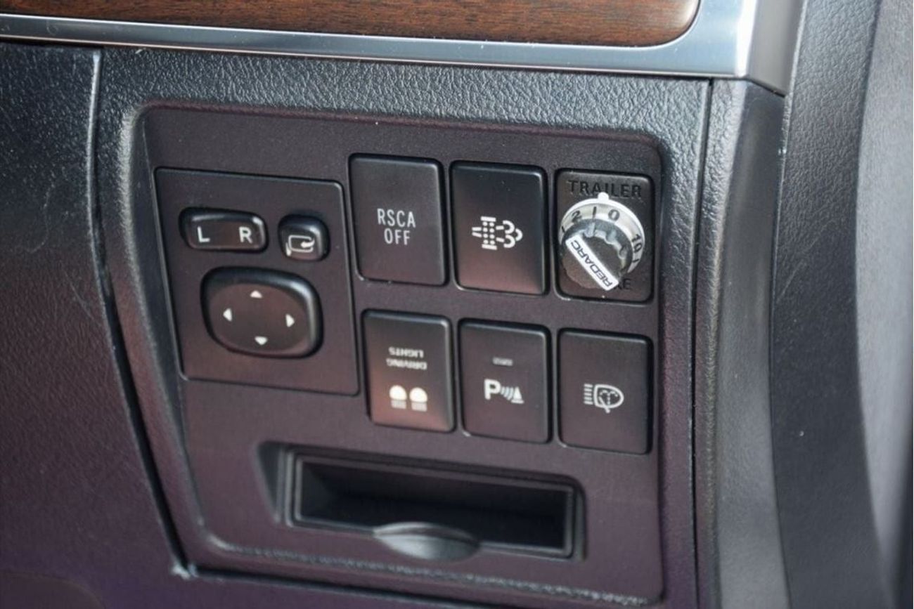 تويوتا لاند كروزر V8 Diesel 4.5L (Right Hand)