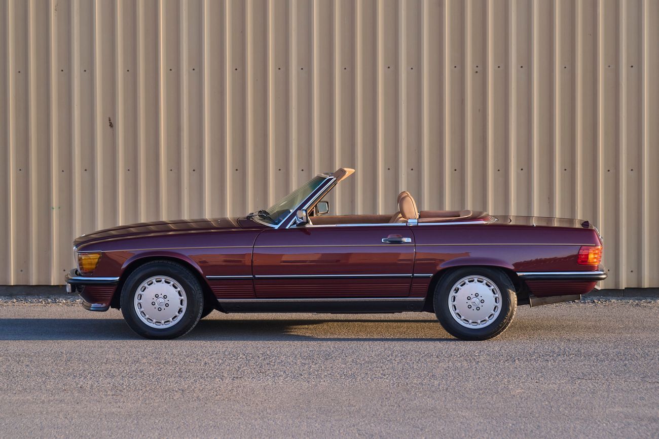 Mercedes-Benz SL 560 - 23,000 Original Kilometres