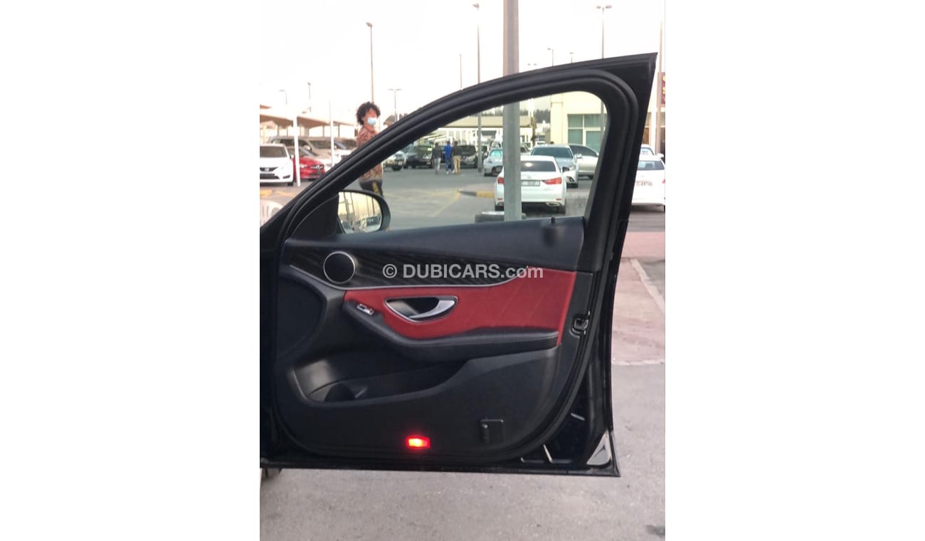 مرسيدس بنز C 200 موديل 2016 خليجي فل مواصفات بانوراما بصمه ودخول بدون مفتاح وتكييف خلفي ونظام صوت ممتاز وتحكم كهربي ك