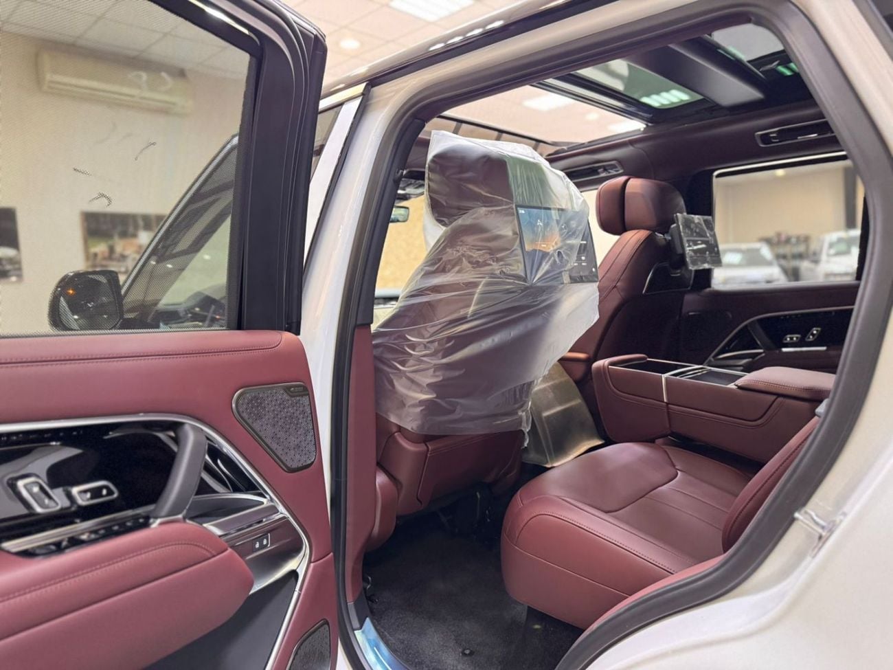لاند روفر رينج روفر LAND ROVER RANGE ROVER AUTOBIOGRAPHY P 530 / GCC UNDER WARRANTY 2026