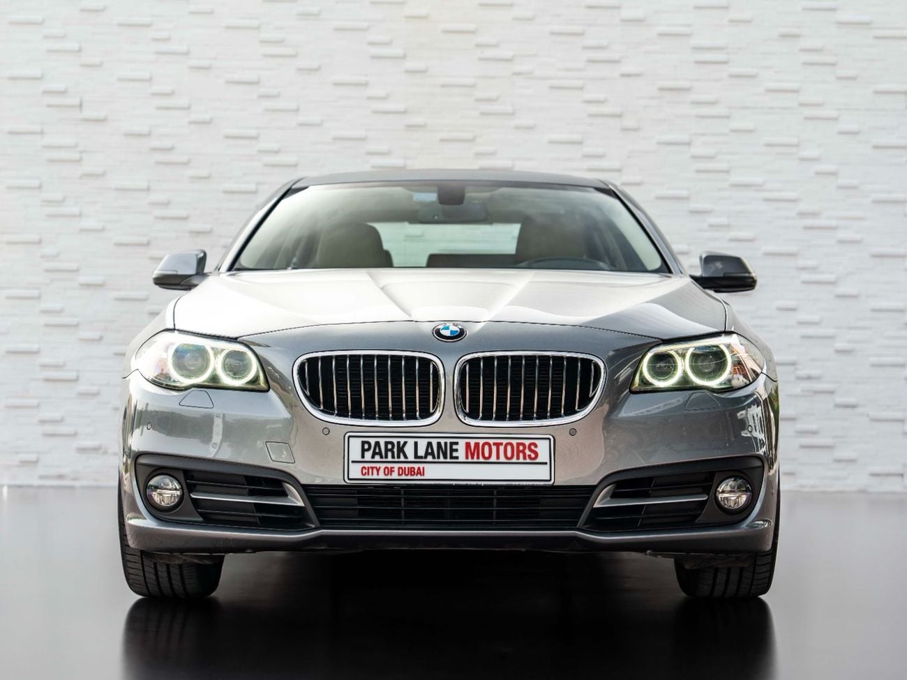 بي أم دبليو 520i Exclusive 1.6L