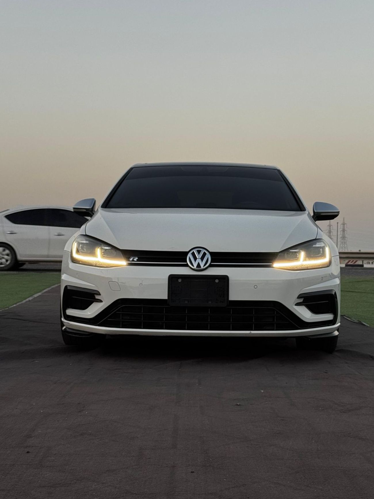 Volkswagen Golf R Base 2.0T