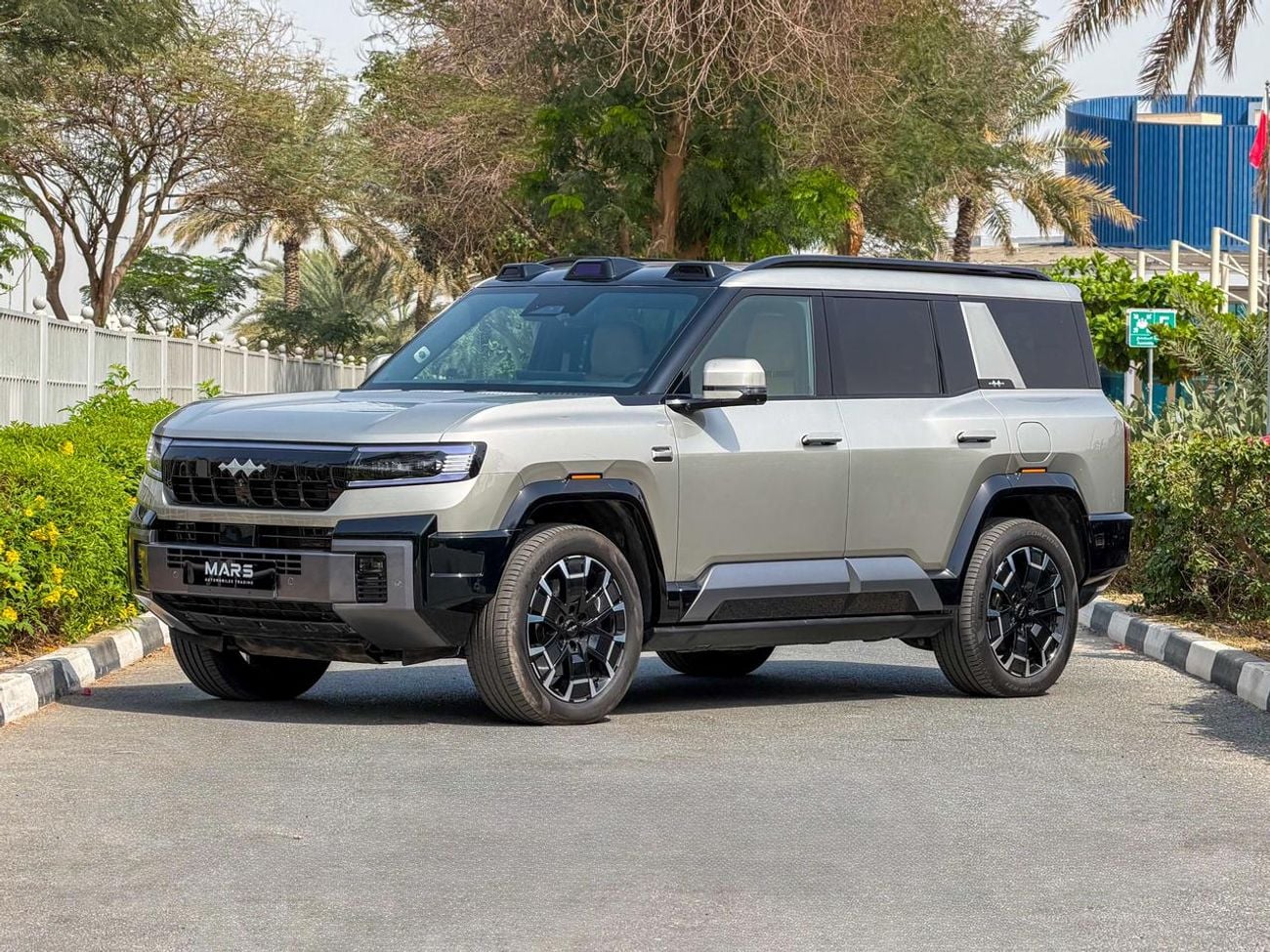 BYD Leopard 8 Smart and Brave Flagship Edition (7 Seats) 2024 BYD Leopard 8 Flagship | 2.0L Hybrid (Plug-In) | 939