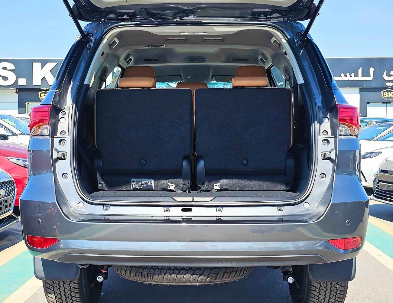 تويوتا فورتونر BASIC / 2.7L PETROL / ALLOY WHEELS / MANUAL A/C / 4WD (CODE# BASIC)