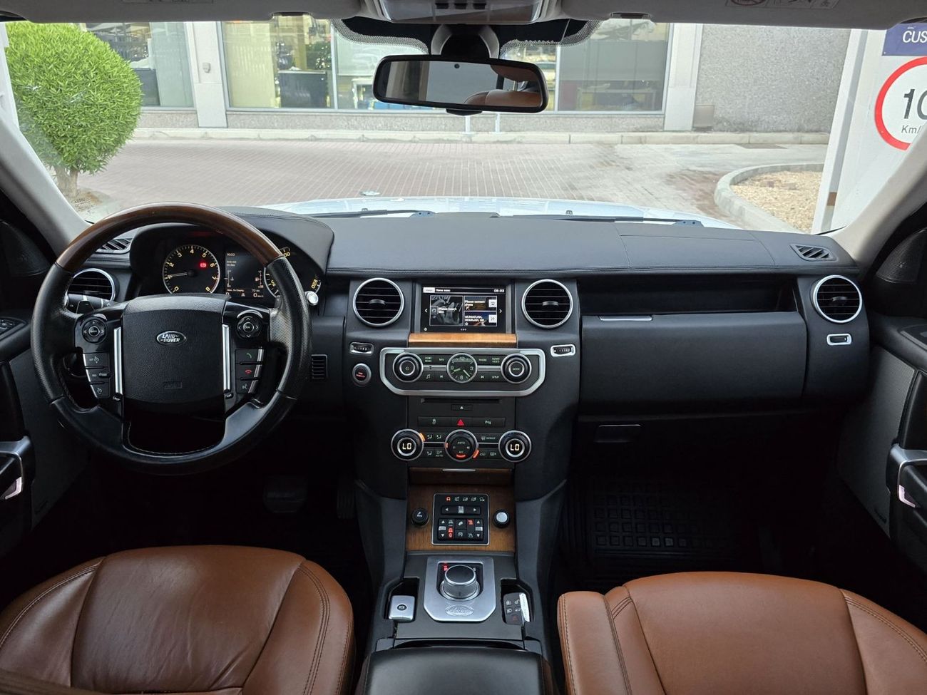 Land Rover Discovery LAND ROVER LR4 2016 GCC ORGINAL PAINT // GOOD CONDITION