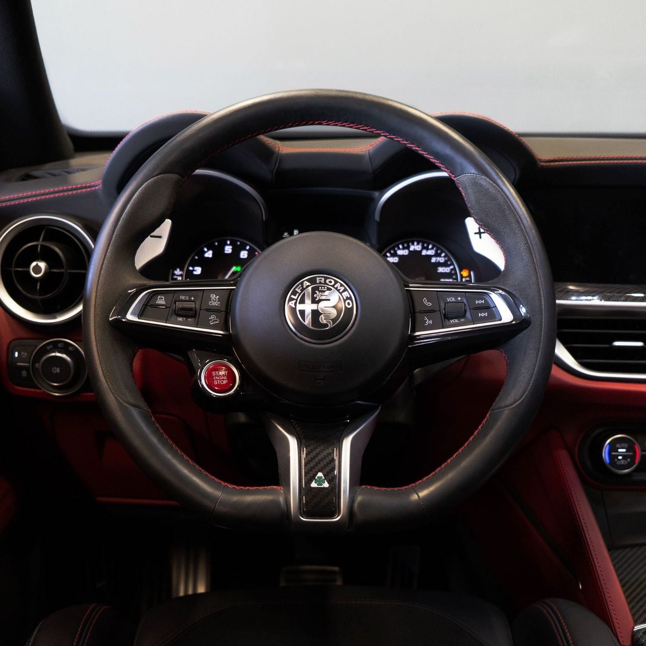 ألفا روميو ستيلفيو QUADRIFOGLIO