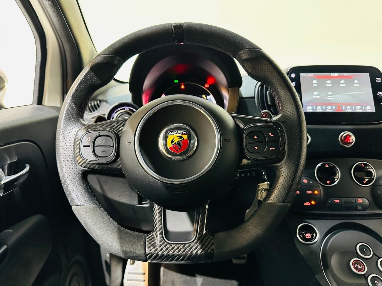 أبارث 695 Turismo