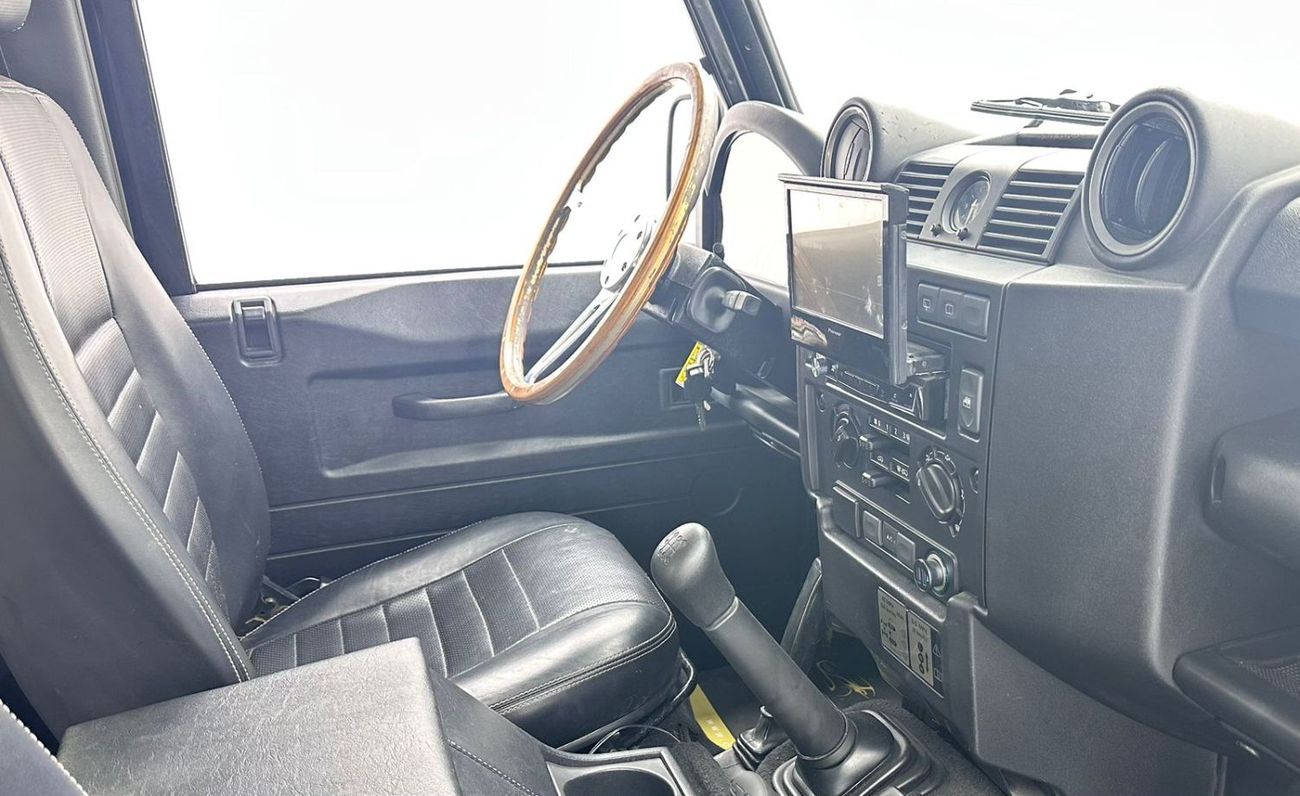 لاند روفر ديفندر 2011 Land Rover Defender 90, Full Service History, Excellent Condition, GCC