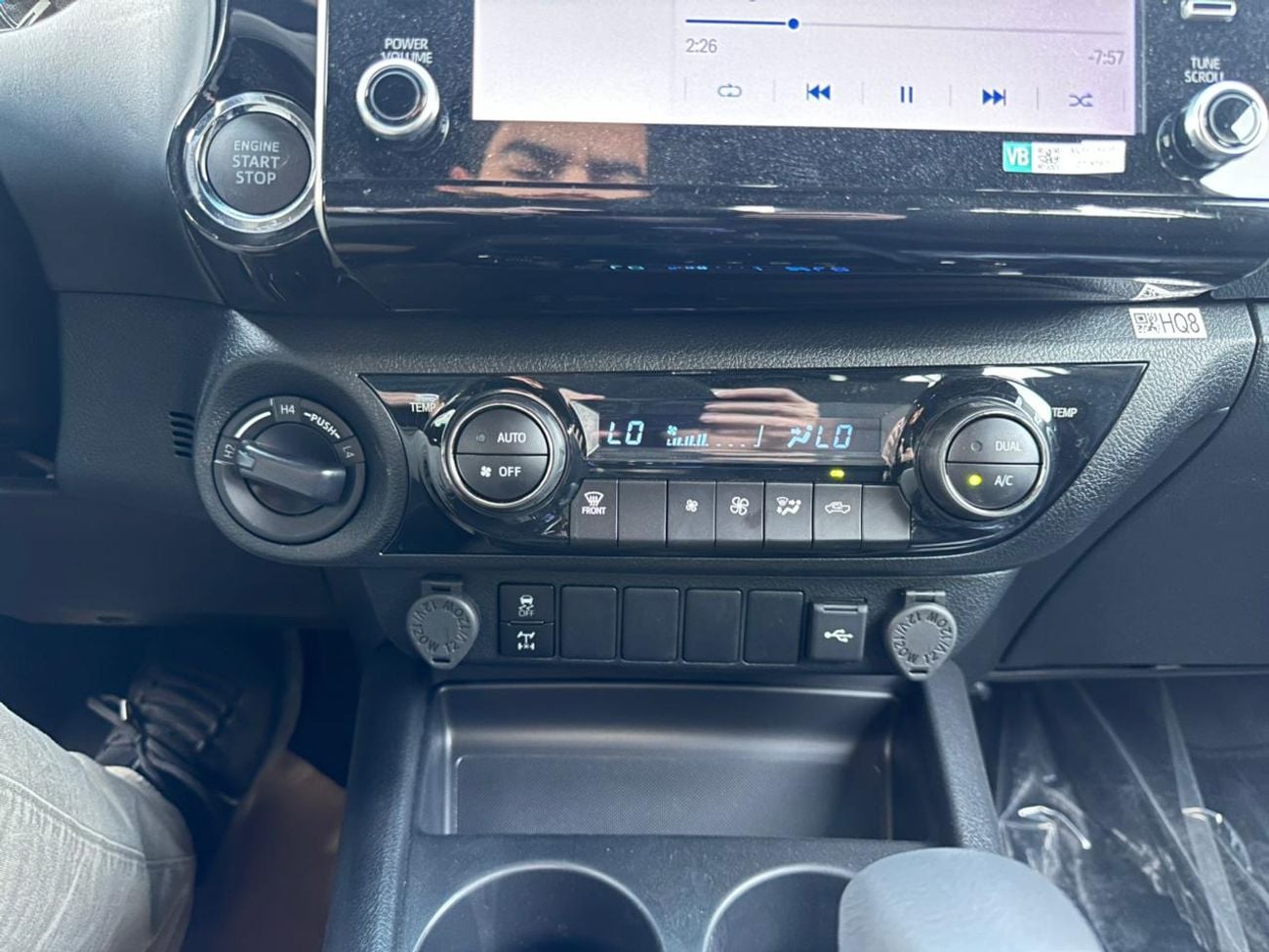 تويوتا هيلوكس 2026 HILUX D/C 4WD 4.0 ADVENTURE V A/T EXL WHITE | BLACK